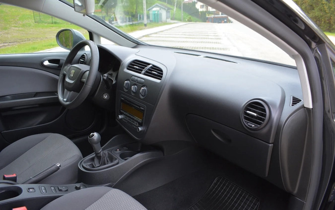 Seat Leon cena 22900 przebieg: 178400, rok produkcji 2010 z Dzierzgoń małe 352
